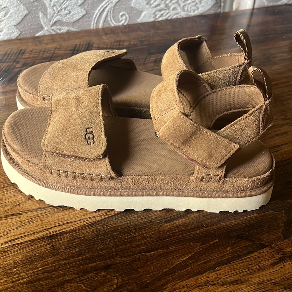 Ugg Sz 8.5 Women’s Goldenstar Sandal in Chestnut Super Comfortable - Picture 3 of 13